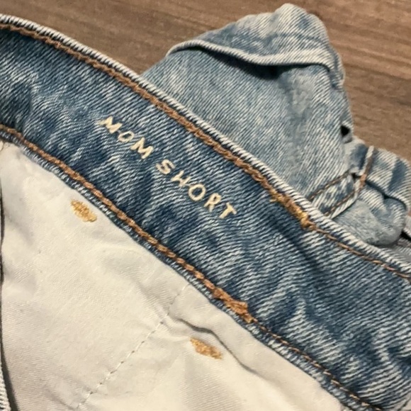 American Eagle | Mom Short - Blue Denim Shorts - 6 - Picture 4 of 5